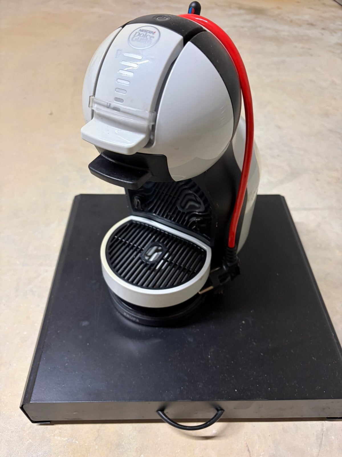 Dolce Gusto koffiemachine met capsulehouder / lade, Ophalen of Verzenden, Zo goed als nieuw, Koffiemachine