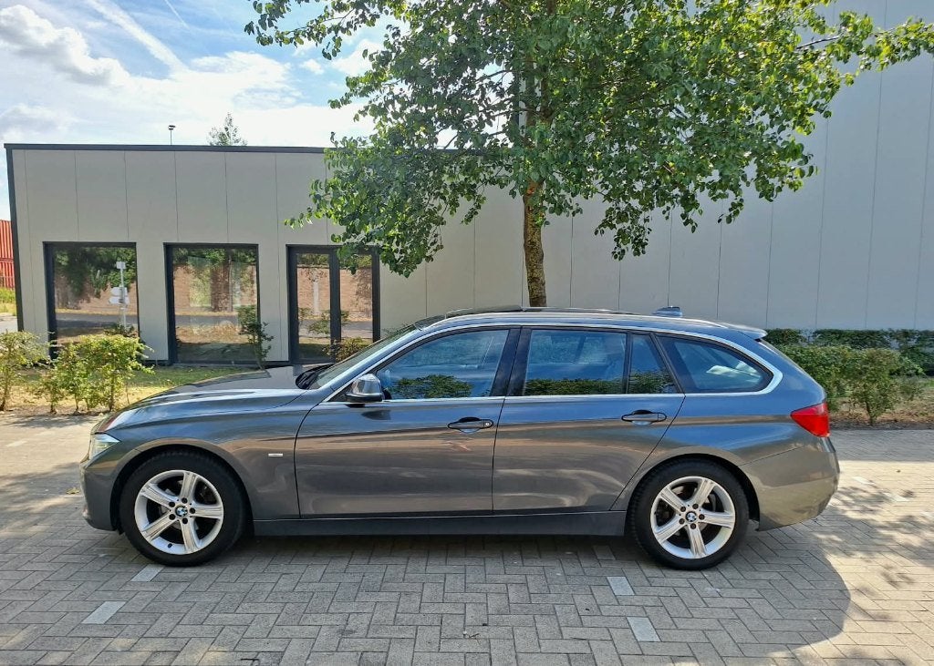 BMW 318d touring | Pano | Navigatie | Airco, Autos, BMW, Cuir, Achat, Entreprise, Boîte manuelle