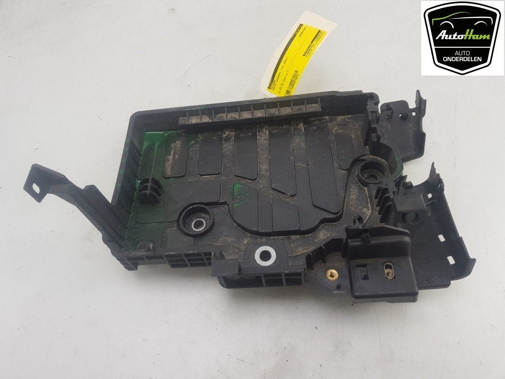 BAC A BATTERIE Dacia Sandero III (01-2019/-), Autos : Pièces & Accessoires, Batteries & Accessoires, Utilisé, Dacia