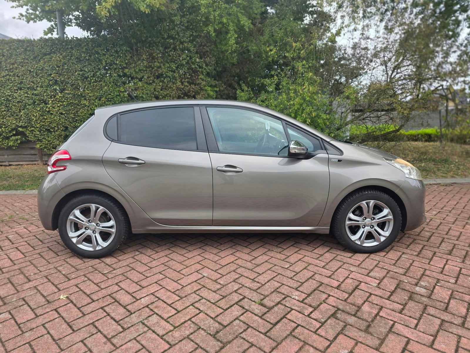 Peugeot 208 1.4 hdi 166000 km 1er main 05/2015 euro5b, Autos, Achat, 50 kW, Boîte manuelle, 5 portes