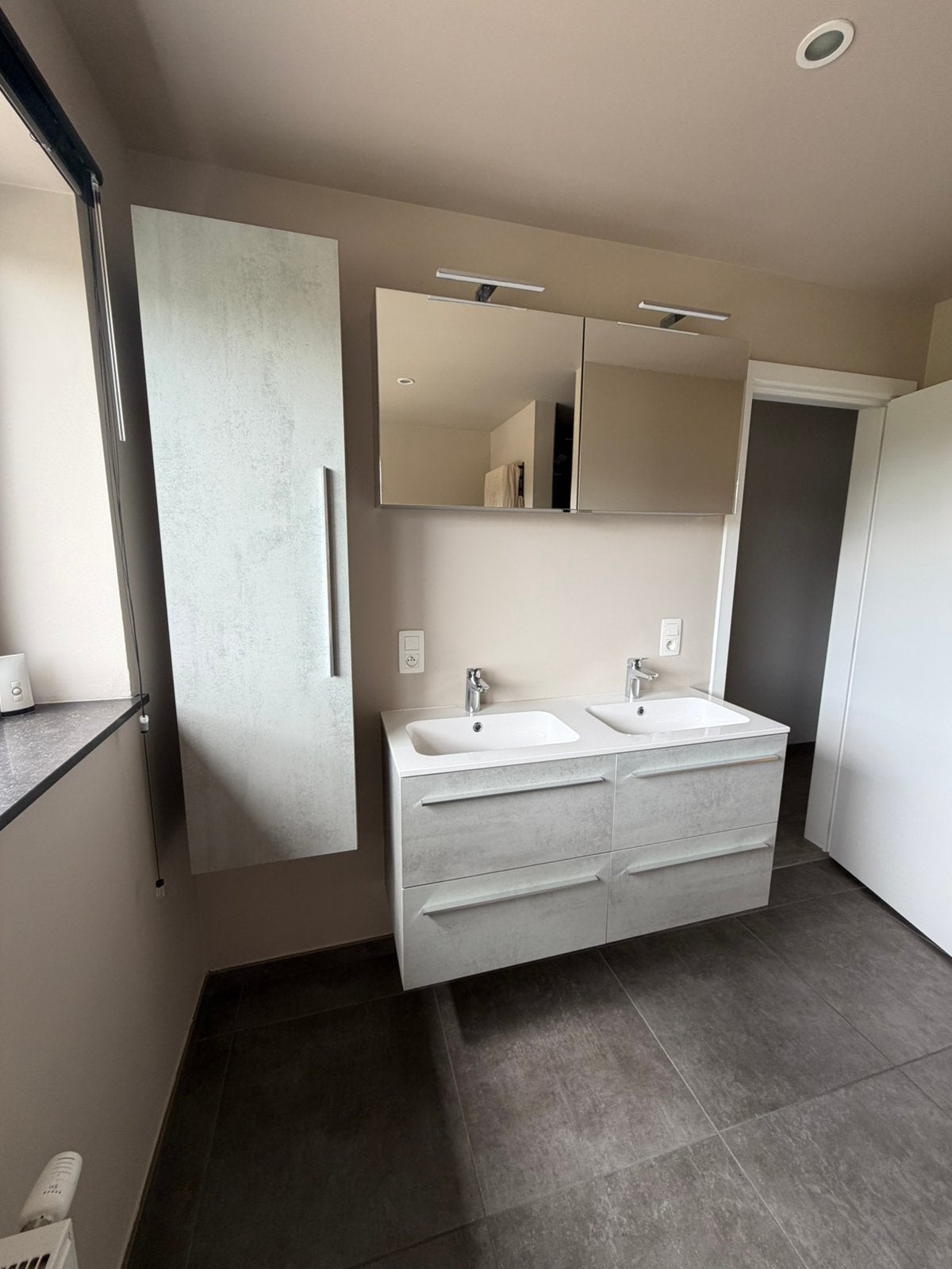 Badkamermeubel met kranen Hansgrohe, Ophalen, 150 tot 200 cm, Zo goed als nieuw, 25 tot 50 cm