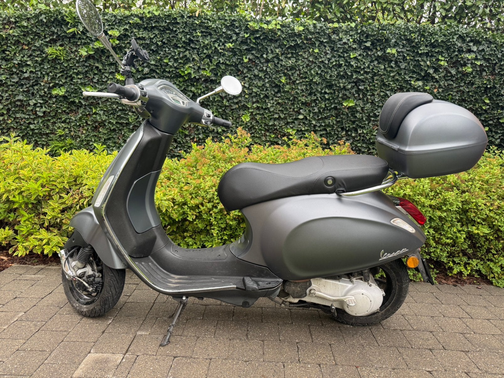 Vespa Piaggo 50cc - bouwjaar 2016, Fietsen en Brommers, Ophalen, Zo goed als nieuw