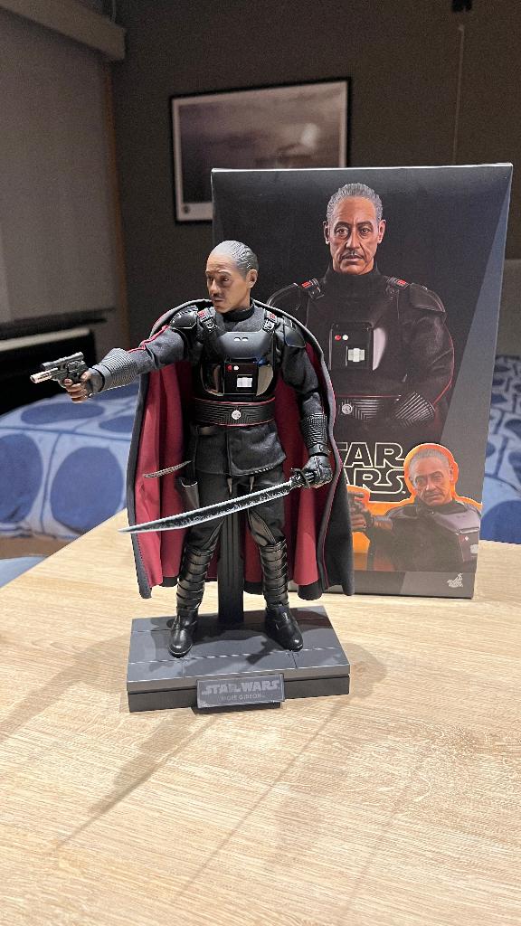 Hot Toys TMS029 – Moff Gideon 1/6 Collectible Figure (29 cm), Enlèvement ou Envoi, Comme neuf, Statue ou Buste