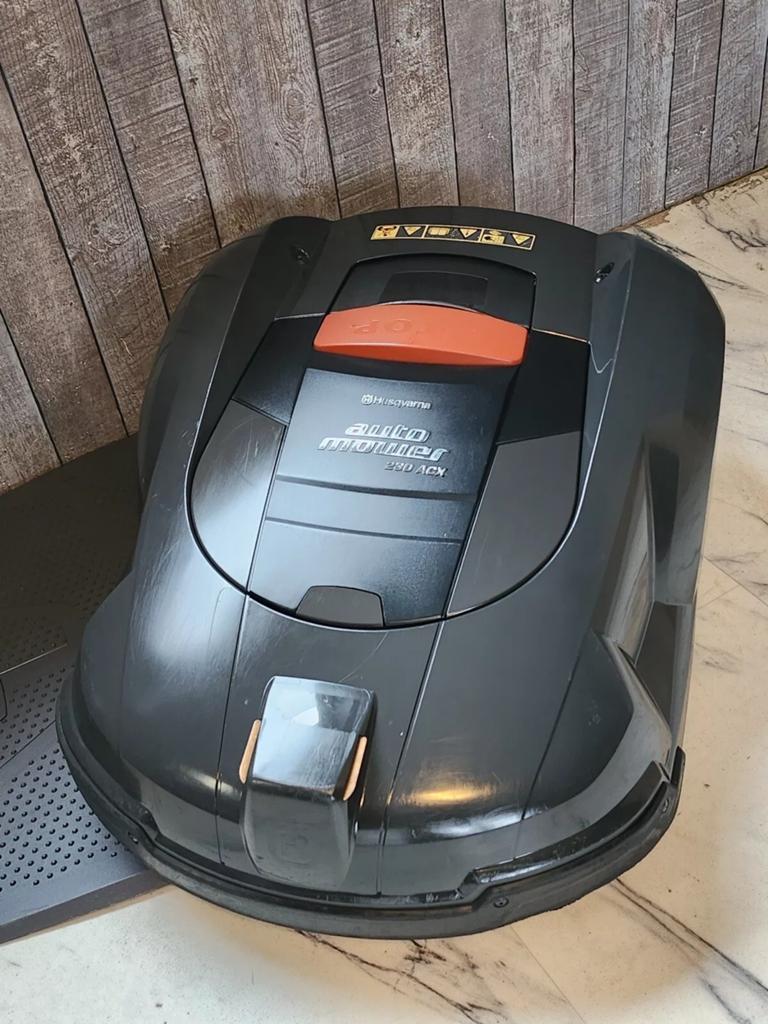 Husqvarna Automower 230 ACX robotmaaier, Tuin en Terras, Robotmaaiers, Zo goed als nieuw, Ophalen of Verzenden