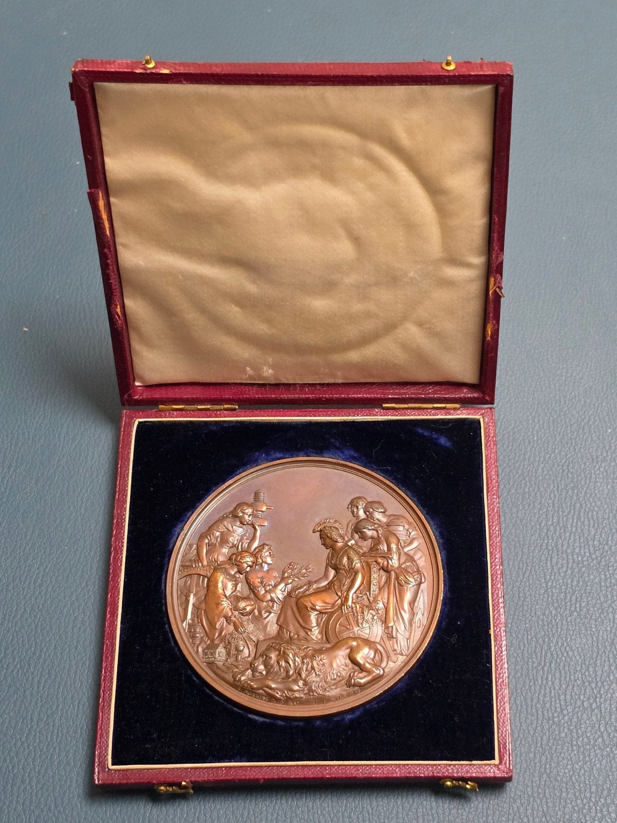 Officiële Prijsmedaille London Exhibition 1862 Wyon 77mm, Postzegels en Munten, Ophalen of Verzenden