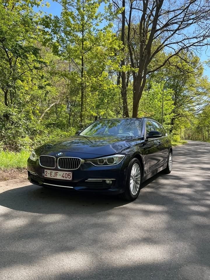 BMW   320 D, Automaat, Achterwielaandrijving, Blauw, Leder