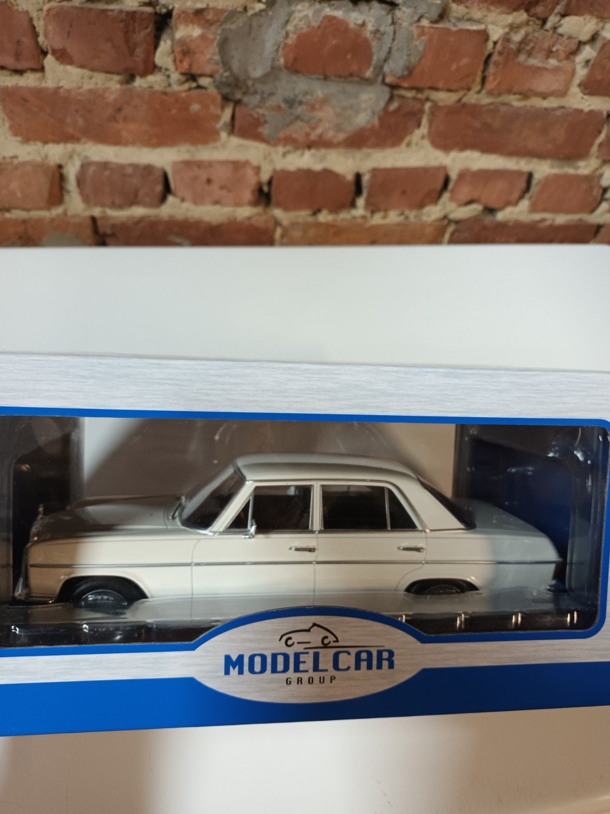 mercedes w115 ,stritch 8  schaal 1.18., Ophalen of Verzenden