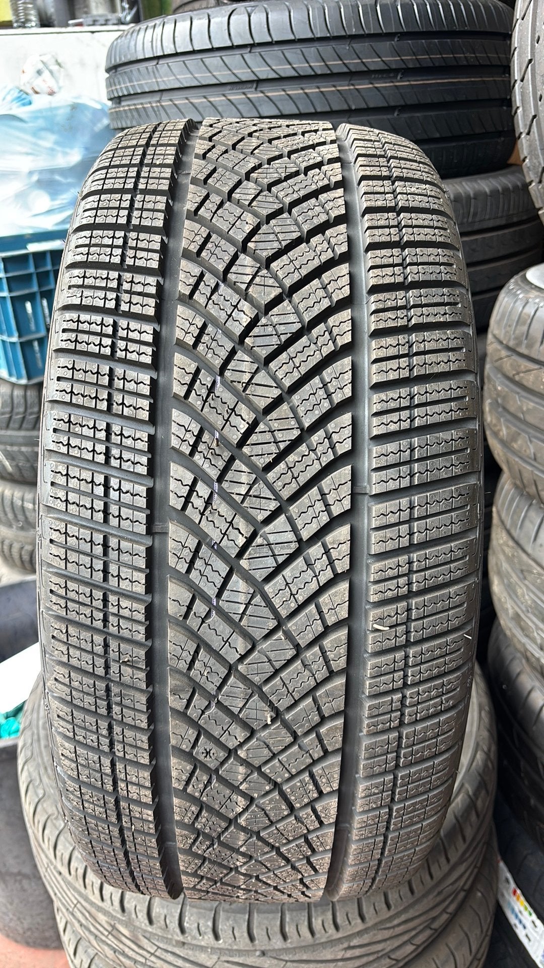 Pneus neufs Goodyear 245 35 20, Enlèvement
