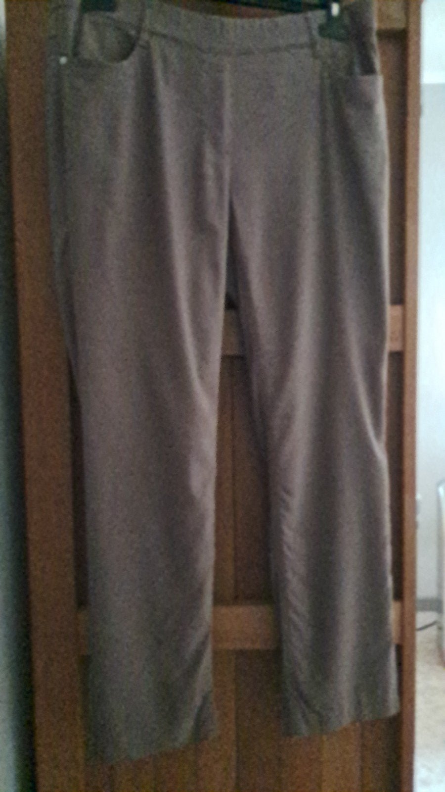 Pantalon beige foncé pour femme 'Claude Arielle' taille 42, Vêtements | Femmes, Taille 42/44 (L), Enlèvement ou Envoi, Comme neuf
