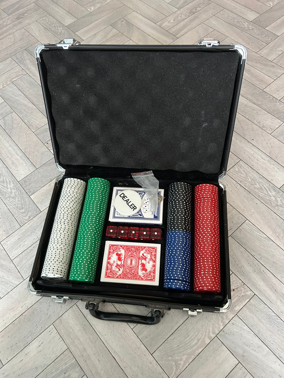 Pokerset Veronica, Ophalen