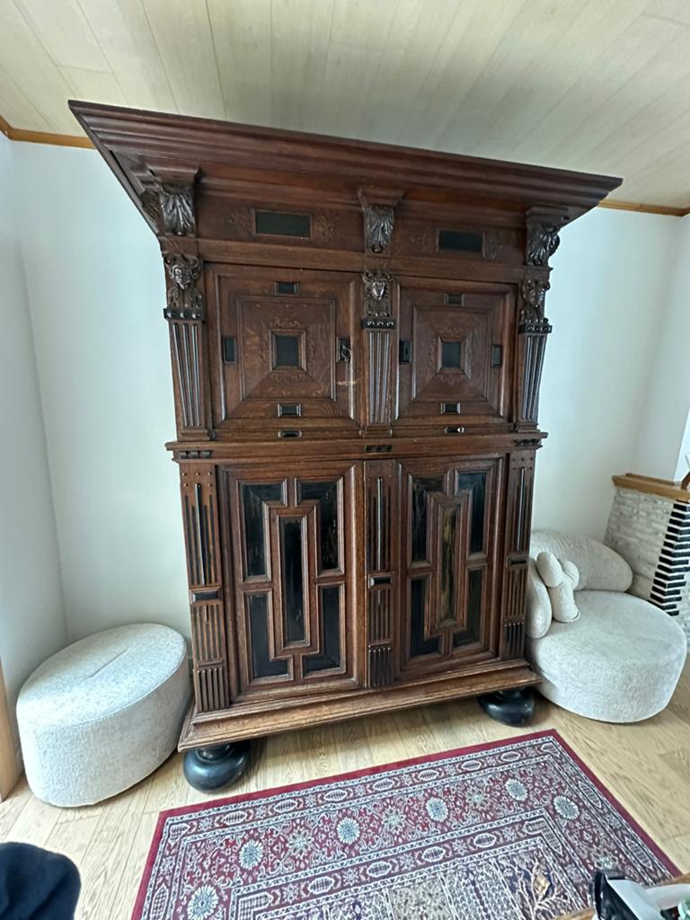 Antieke kast met houtsnijwerk, Antiek en Kunst, Ophalen