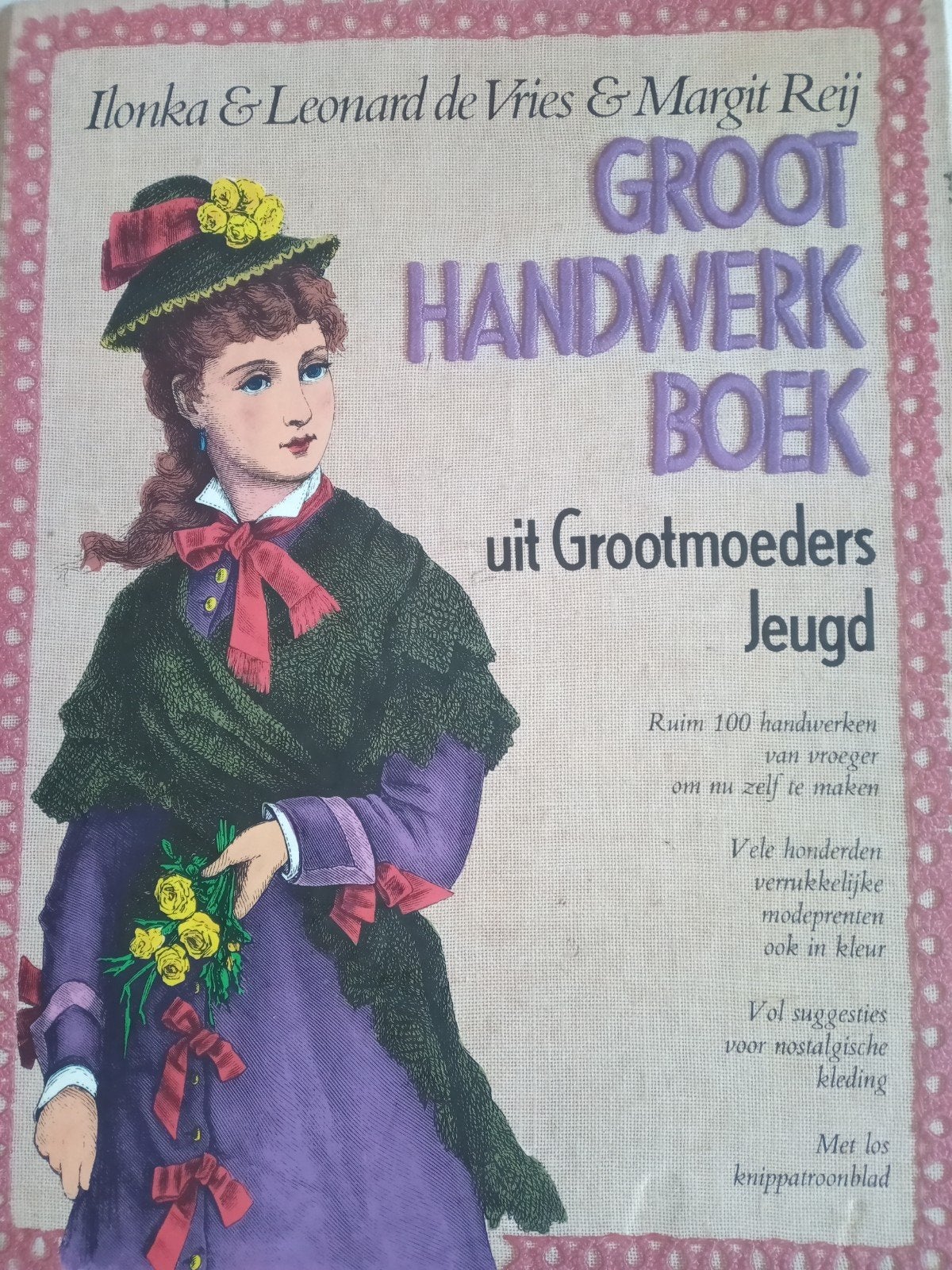 Groot handwerkboek uit Grootmoeders Jeugd, Hobby en Vrije tijd, Kledingpatronen, Ophalen