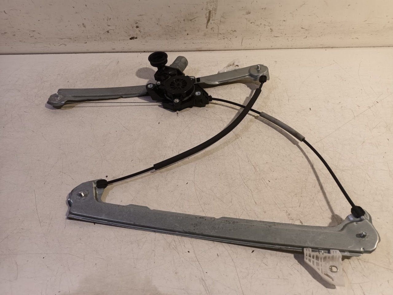 Raammechaniek elektrisch rechts voor Mazda 3, Onderdelen@venauto.nl, Van der Ven Autorecycling B.V., Gebruikt, Ettenseweg 76, 4706 PB Roosendaal, The Netherlands