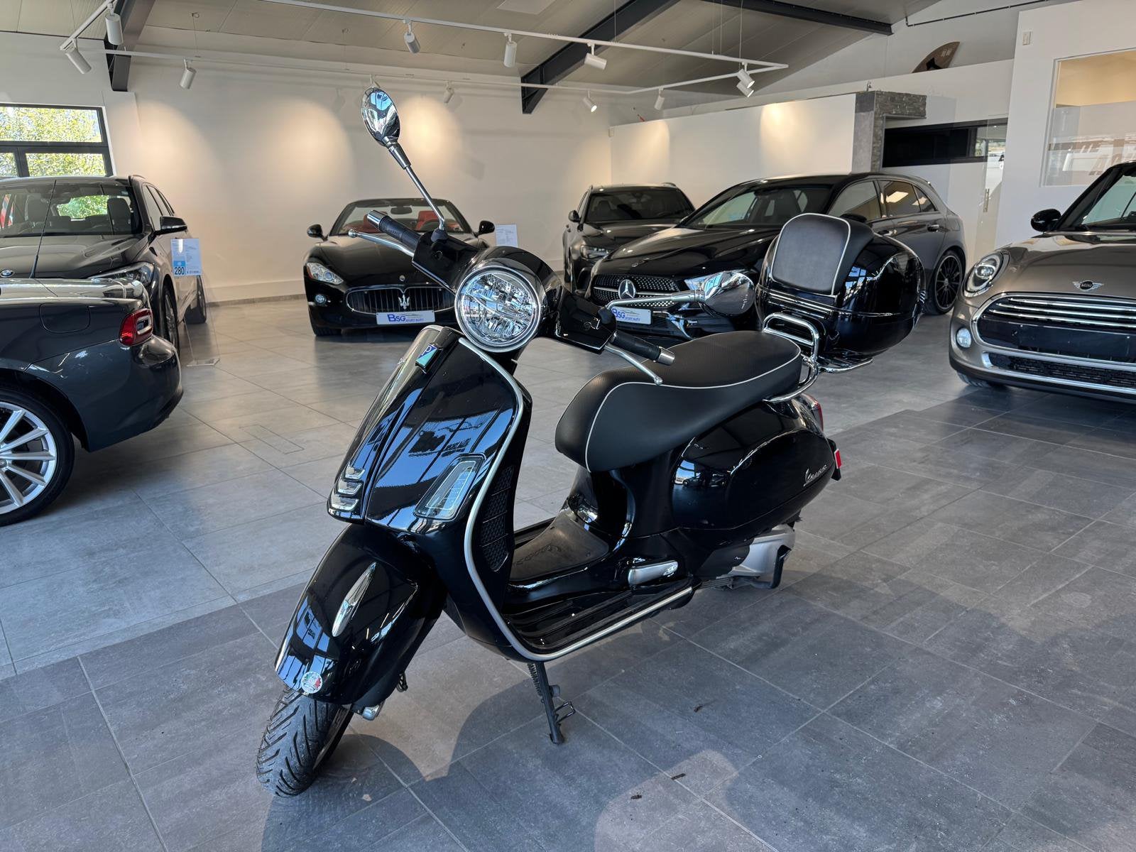 Vespa GTS 300 super uitgeruste 6.500 km!, Fietsen en Brommers, Ophalen, Zo goed als nieuw, Benzine, 295 cc