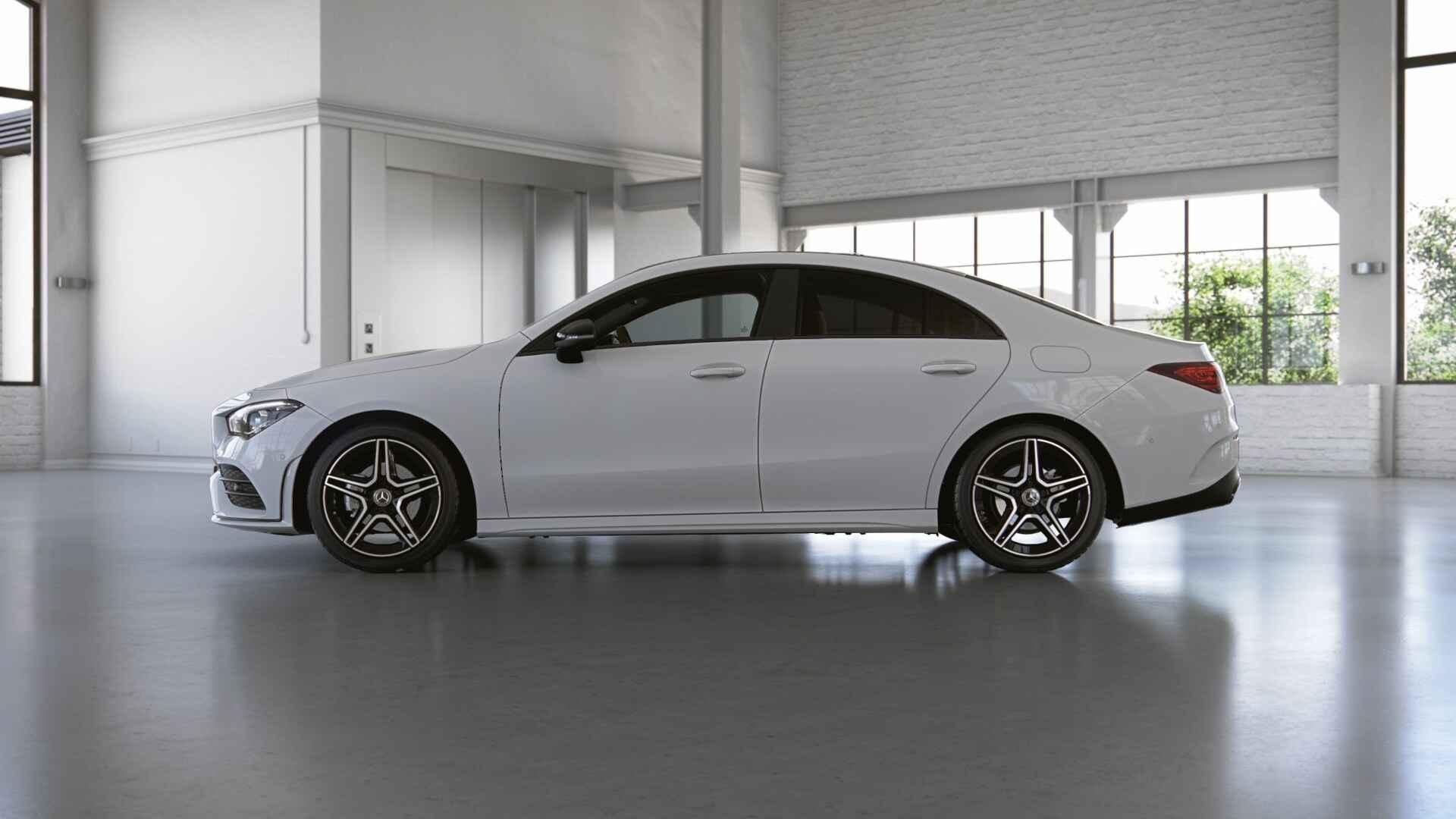 Mercedes-Benz CLA-klasse 180 Coupé AMG Line | Panoramisch D, 1325 kg, Gebruikt, 4 cilinders, 136 pk