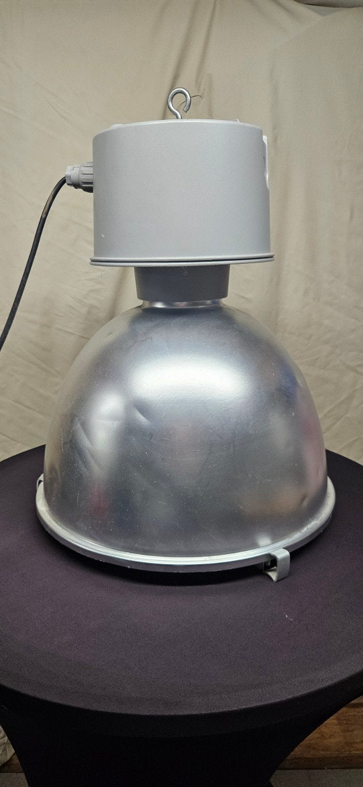 Industriële lamp.

Omgebouwd naar led lamp. E27.

Mooi retro, Huis en Inrichting, Lampen | Hanglampen, Ophalen