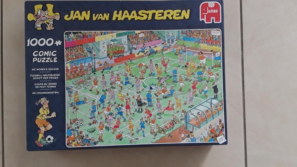 Jan van Haasteren.Coupe du monde de football féminin 1000 pi, Enlèvement ou Envoi, Comme neuf