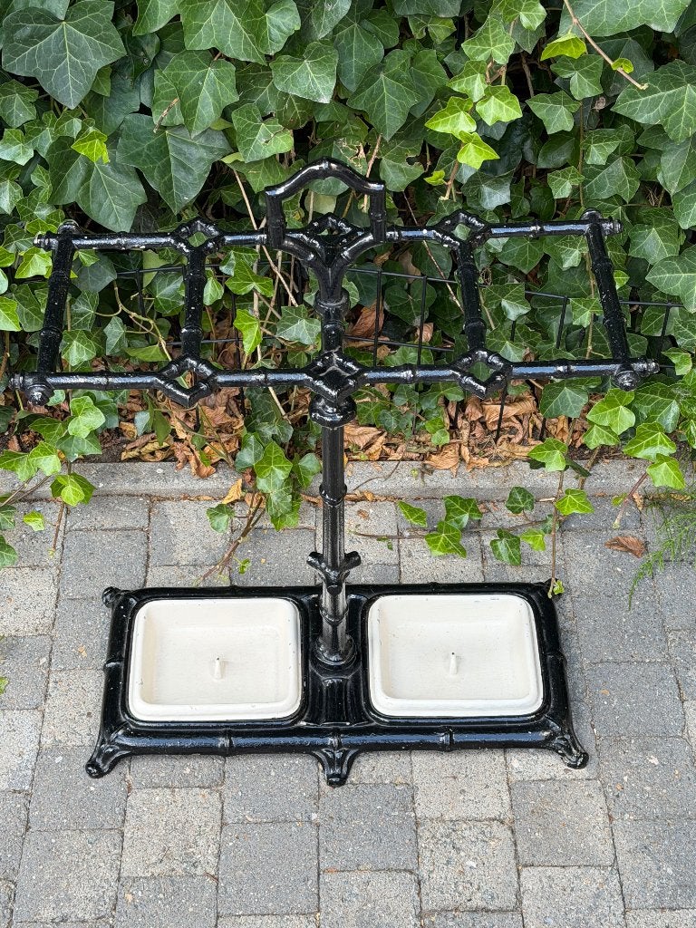Gietijzeren parapluhouder, Enlèvement