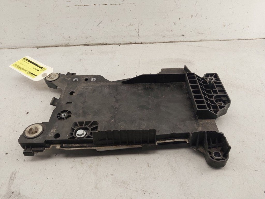 BAC A BATTERIE BMW 1 serie (F40) (01-2019/-), Autos : Pièces & Accessoires, Batteries & Accessoires, Utilisé, BMW, Petuelring 130
80809  München, DE