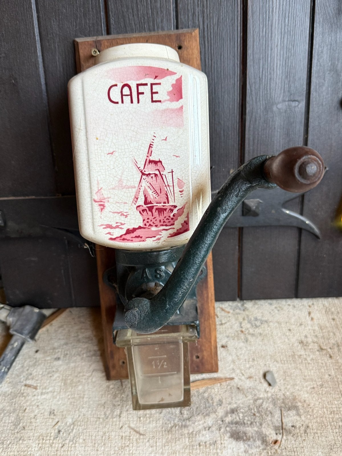 Moulin à café mural ancien en fonte et faïence – Vintage, Verzamelen, Automaten | Overige, Ophalen, Gebruikt
