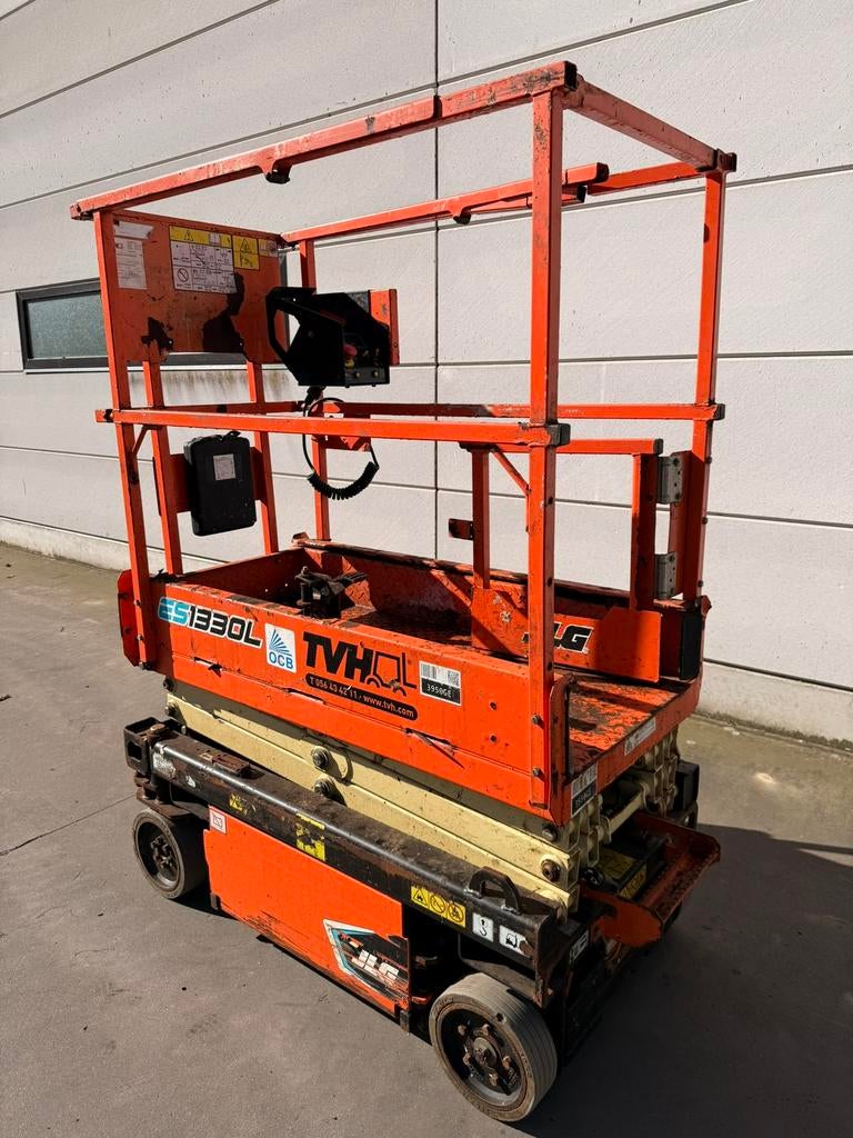 JLG ES1330L schaarlift met bouwjaar 2022 en 94 uren, Ophalen