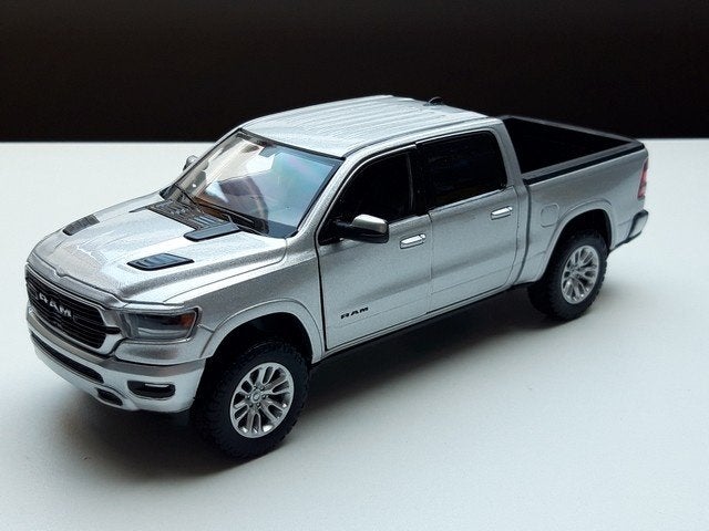 modèle de voiture Dodge Ram Laramie Pickup Crew Cab 1:27, Envoi, Neuf, Voiture, Motormax