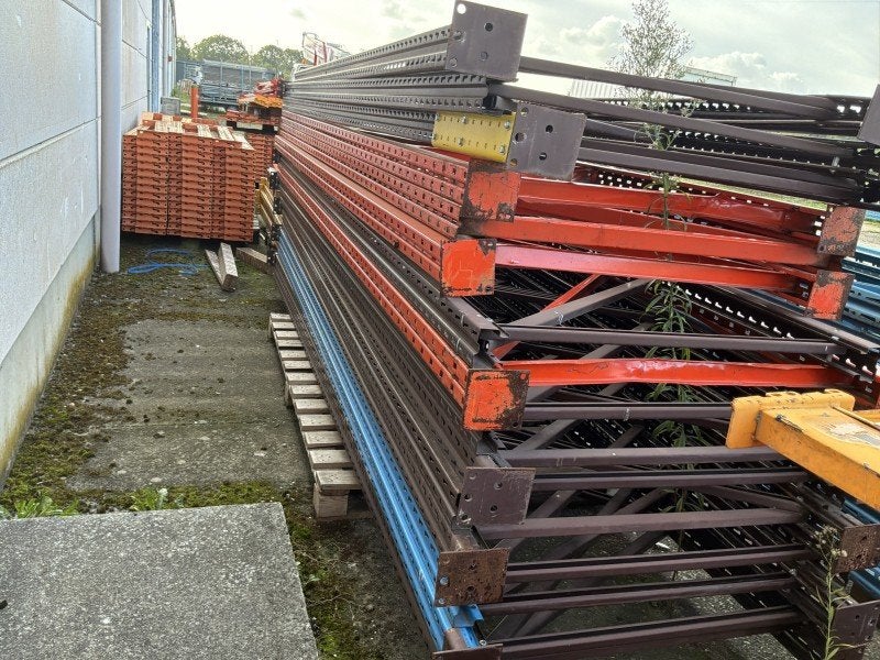 Lot de montants verticaux assortis pour rayonnages à palett