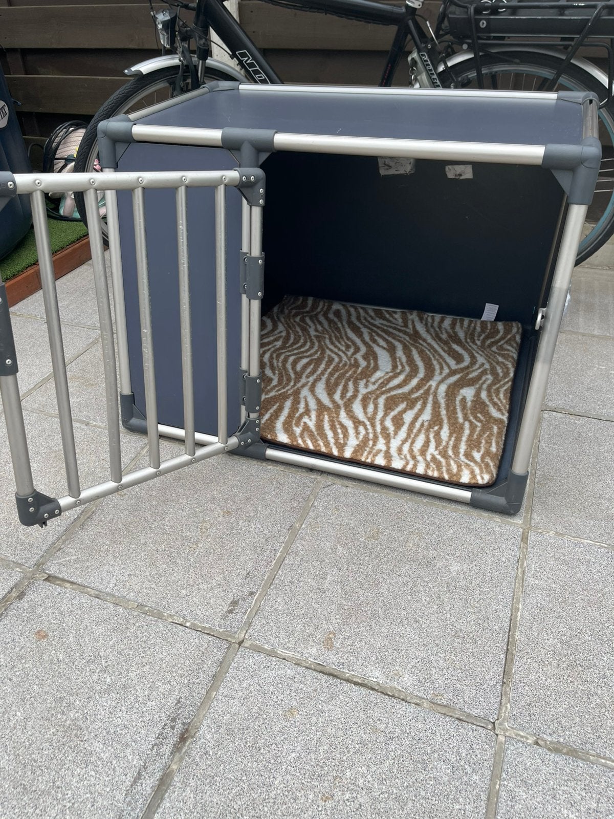 Grote bench, Dieren en Toebehoren, Hondenhokken, Ophalen, Zo goed als nieuw
