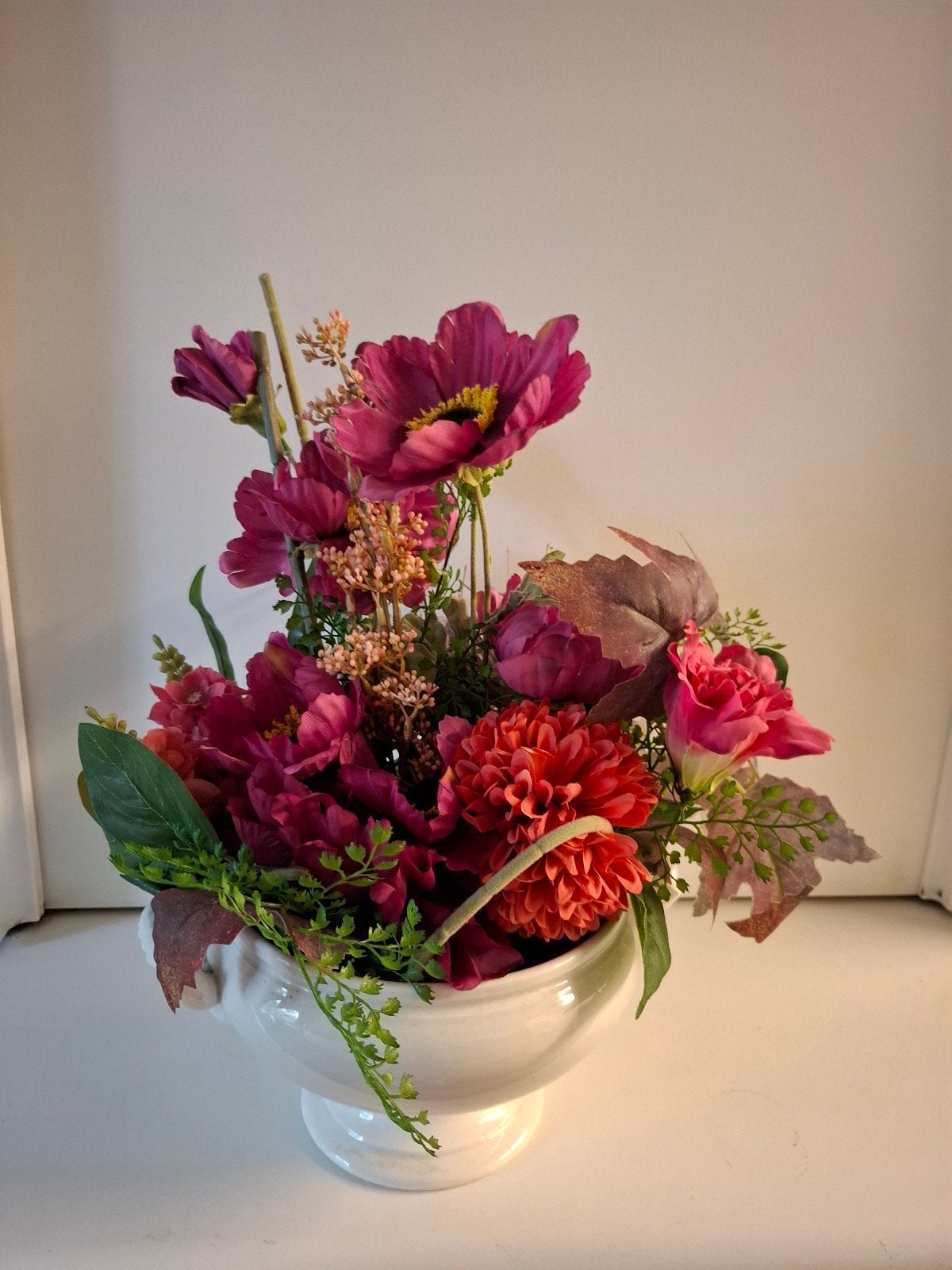 Soupe blanche vintage 1986 aux fleurs artificielles, Maison & Meubles, Enlèvement ou Envoi, Intérieur, Comme neuf, Avec pot ou vase