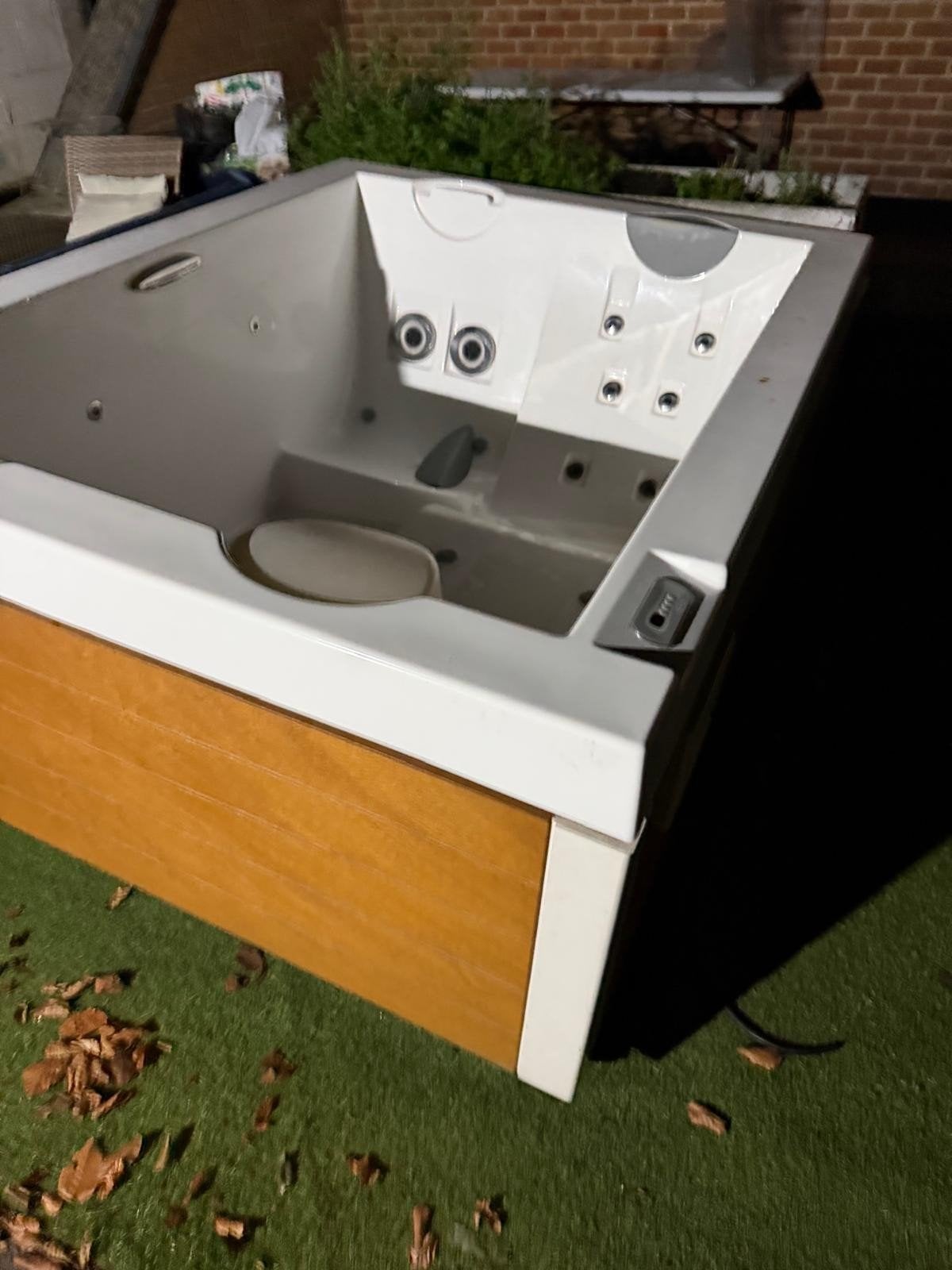 jacuzzi gratis geleverd geplaatst, Ophalen of Verzenden