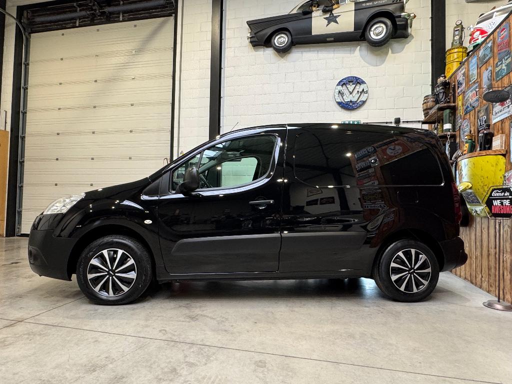 PEUGEOT PARTNER - AUTOMAAT - LICHTEVRACHT - topstaat -, Auto's, Bestelwagens en Lichte vracht, Euro 5, 4 cilinders, Zwart, Bedrijf