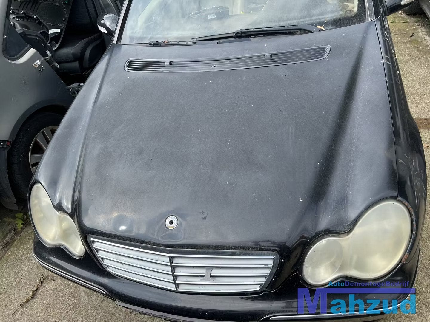 MERCEDES C KLASSE W203 Zwart 197 motorkap met grille, Mercedes-Benz AG, Mercedes-Benz, Utilisé, Mercedesstrasse 120
70372  Stuttgart, DE