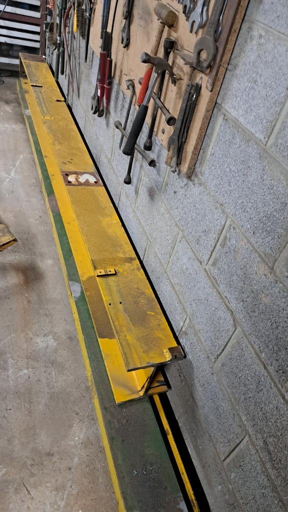 Poutrel, poutres en acier, tubes et tôle d'acier (bande). Fe, Enlèvement