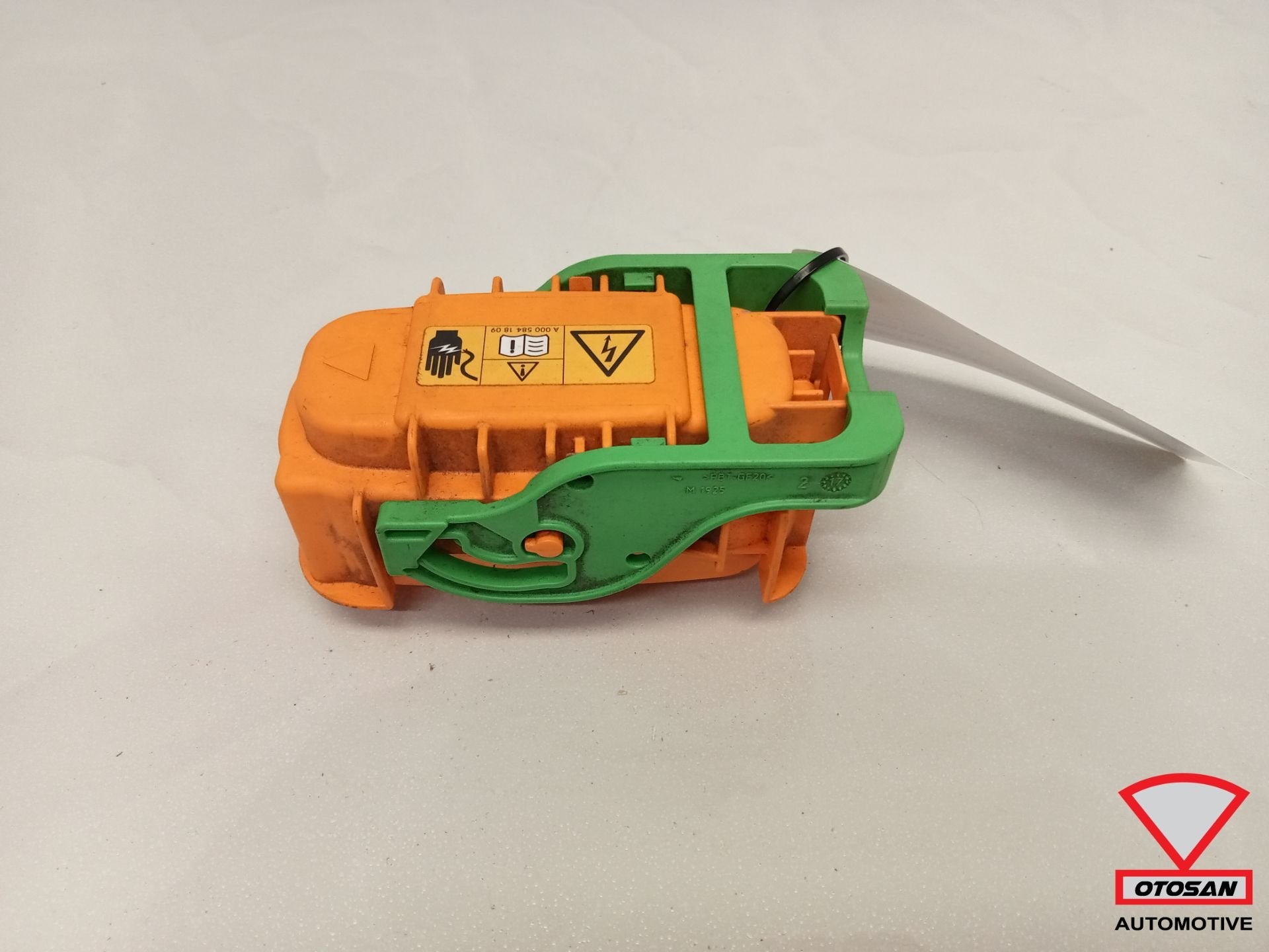 Fusible principal de batterie Smart Fortwo 453 EQ A000584180, Mercedes-Benz AG, Utilisé, Mercedesstrasse 120
70372  Stuttgart, DE