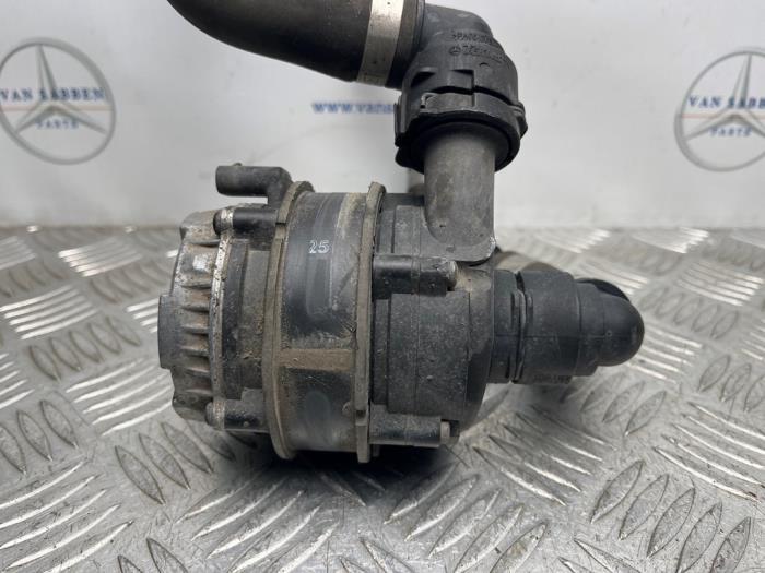 Pompe à eau d'un Mercedes C-Klasse, -, 3 mois de garantie, Utilisé, -