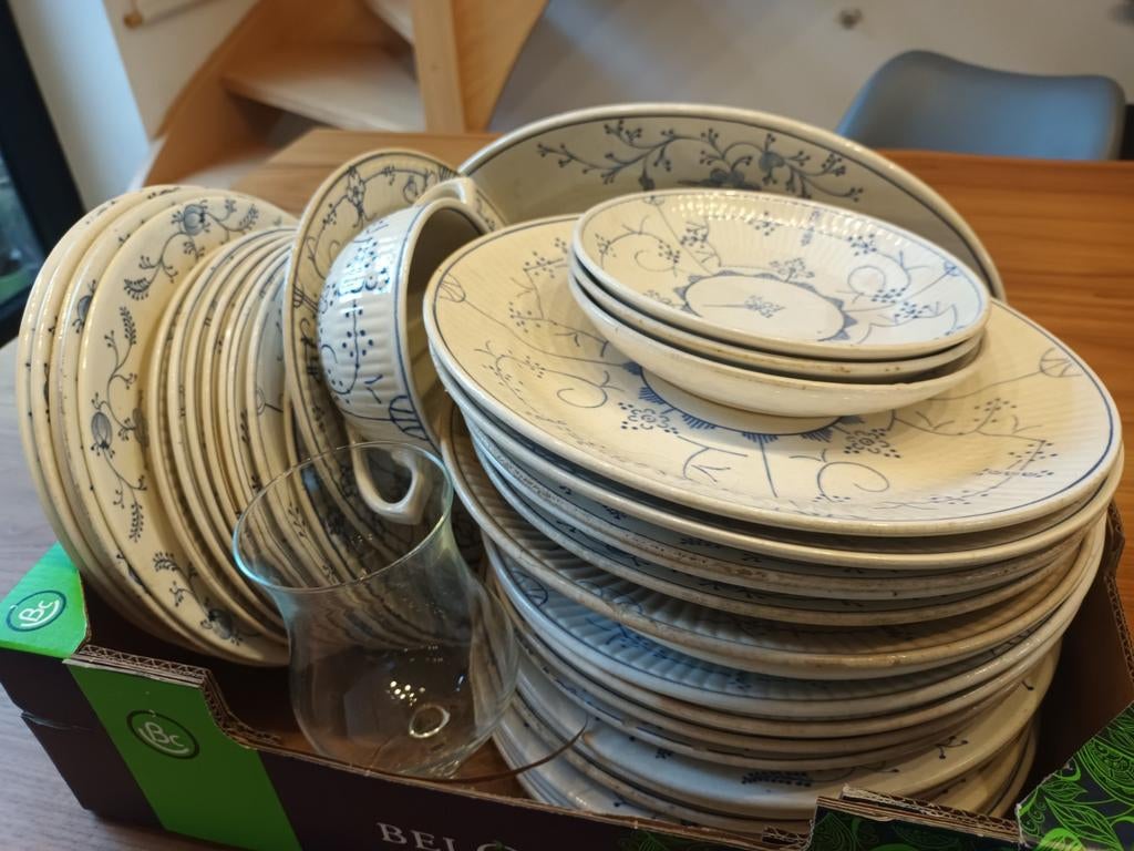Oud servies, Ophalen