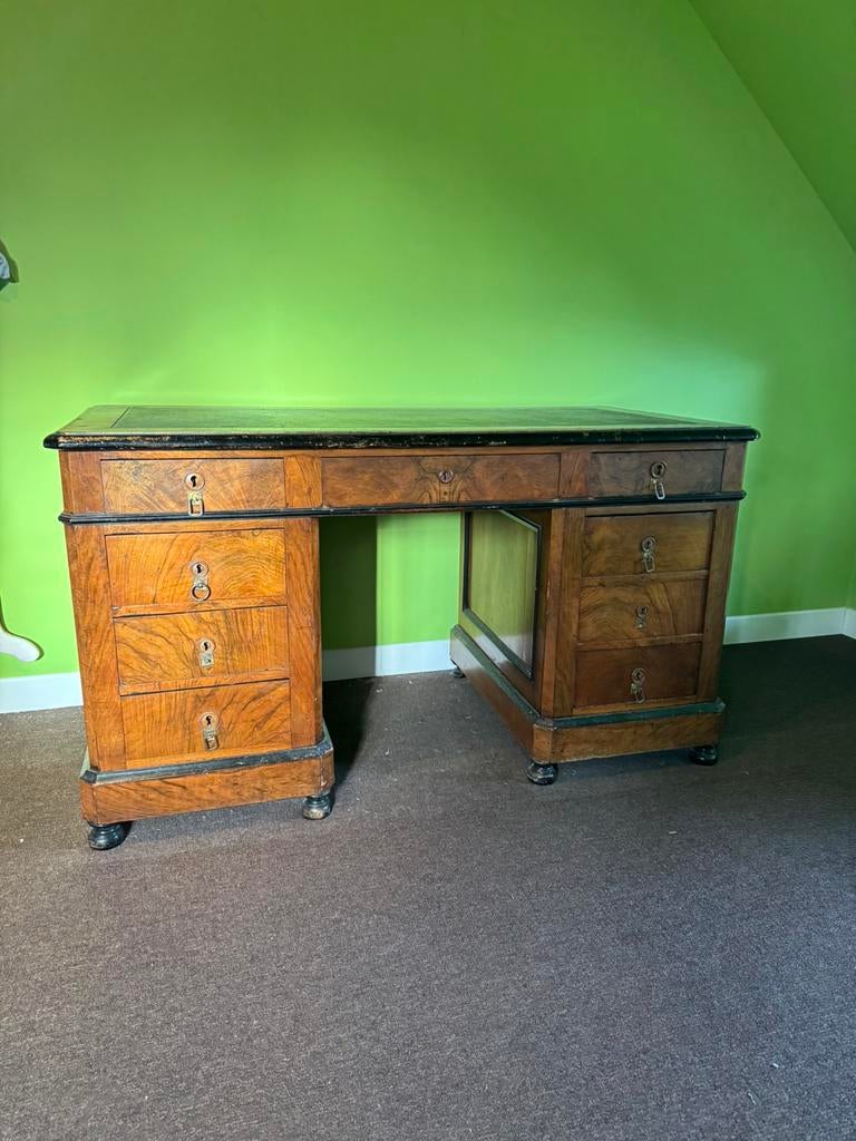 Bureau anglais classique, Enlèvement