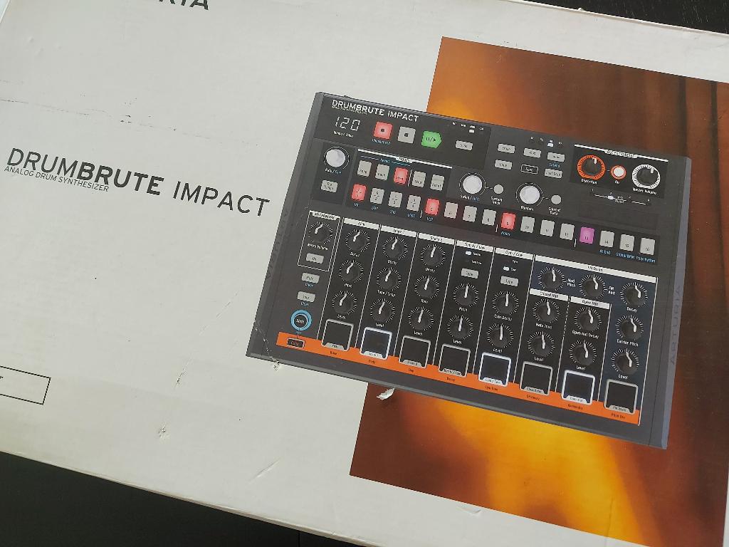 Brumbrute Arturia, Enlèvement ou Envoi, Comme neuf