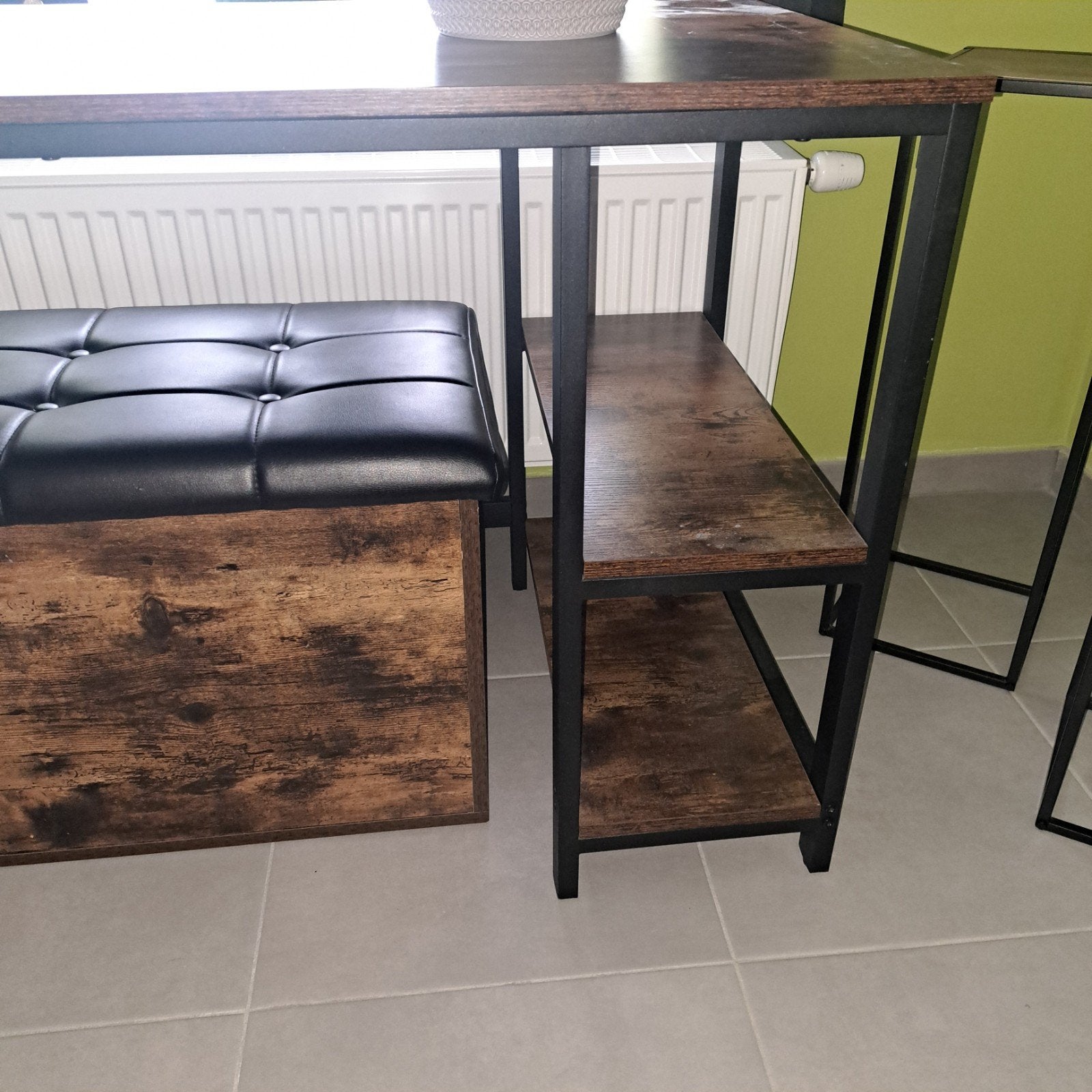 Bureau in mangohout !, Ophalen