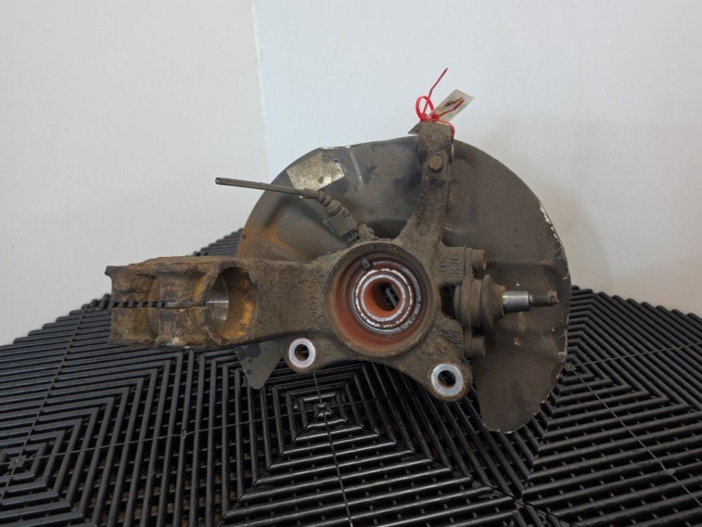 FUSEE RECHTS VOOR Volkswagen Transporter T5 (|7H0407258G|), Gebruikt, Volkswagen, Volkswagen AG, Kundenbetreuung@volkswagen.de