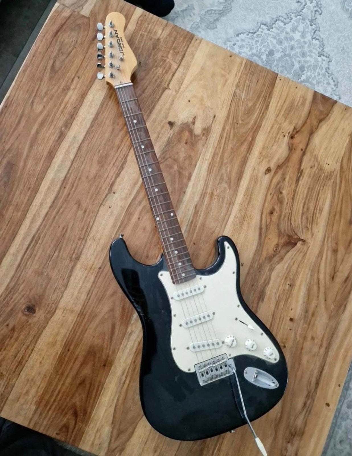 Jordan Guitar - DRINGEND WEG, Muziek en Instrumenten, Snaarinstrumenten | Gitaren | Elektrisch, Ophalen