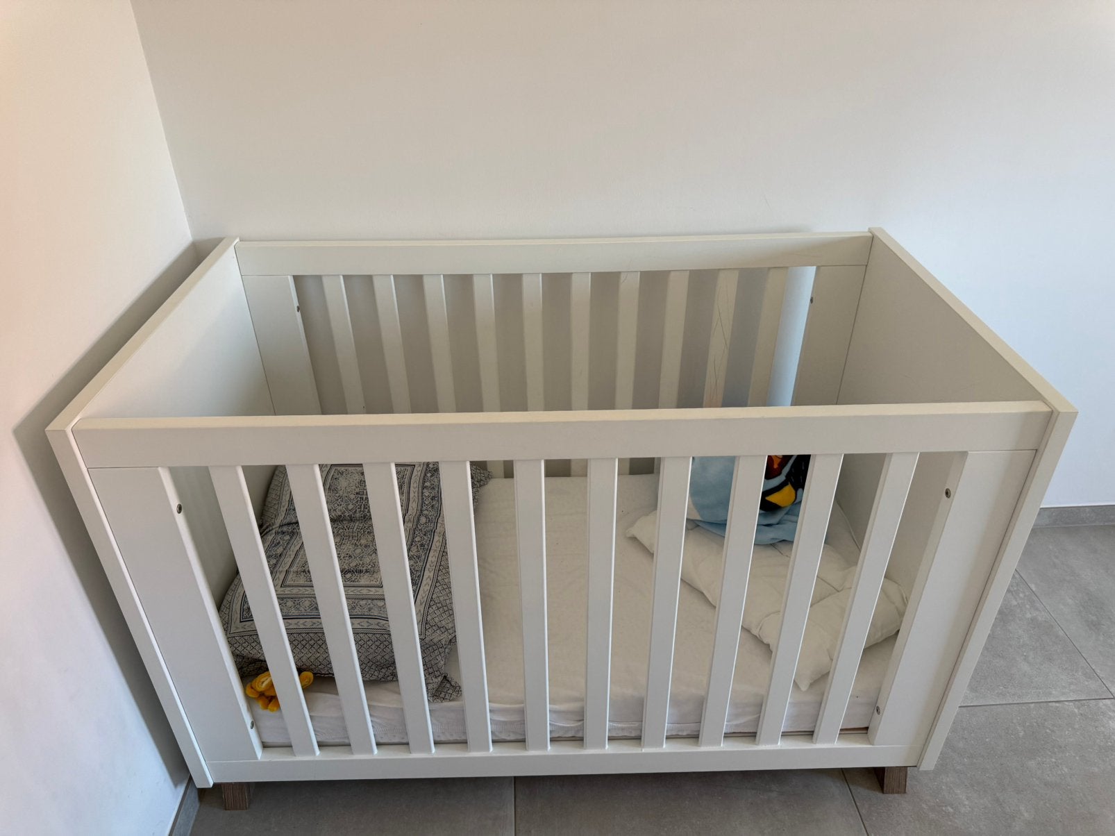 Peuterbed + matras en commodo, Enlèvement, Comme neuf, Matelas