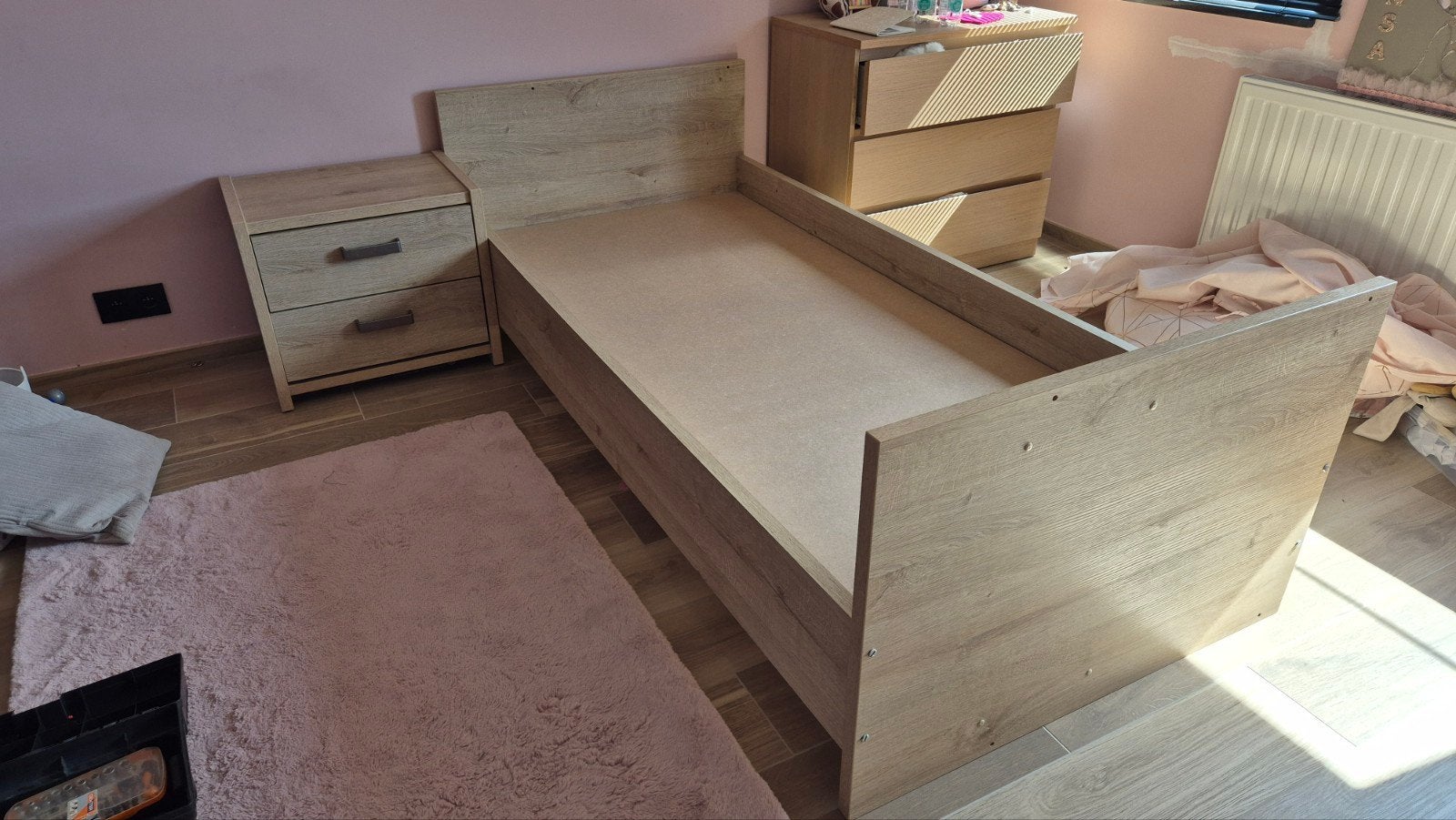 Lit 90 x 200 + table de nuit et matelas, Enlèvement, Utilisé, 180 cm ou plus, 85 à 100 cm