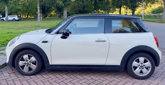 Mini Cooper D 1,5-2017 -127.000km, Auto's, Voorwielaandrijving, 4 zetels, Stof, USB