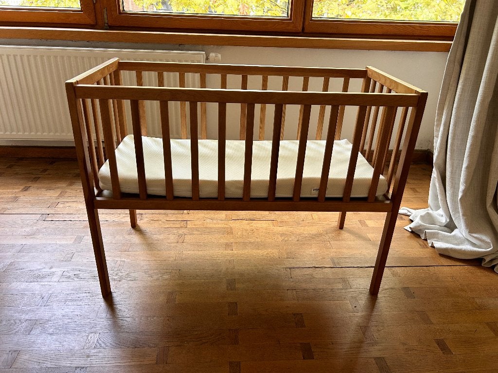 Babybed/ ledikant Woodies, Kinderen en Baby's, Ophalen, Zo goed als nieuw, Ledikant