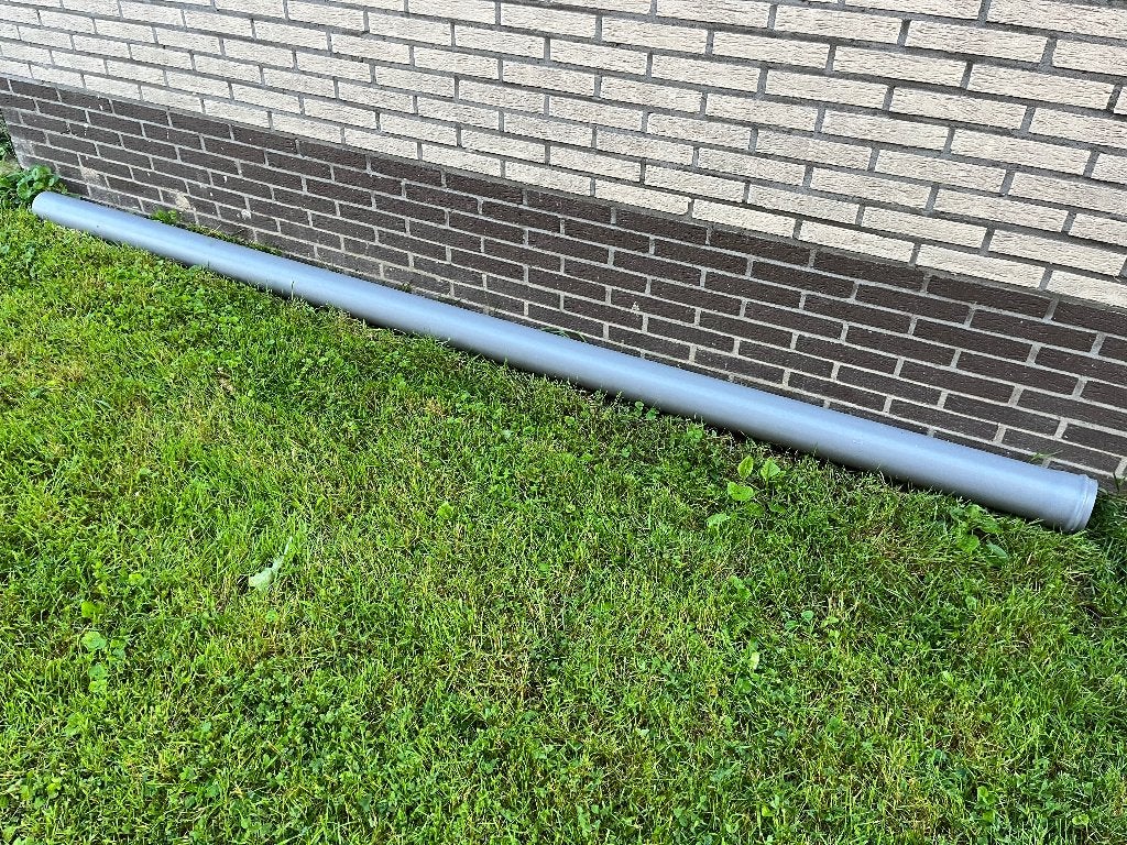 Gratis buis 110mm PVC, Doe-het-zelf en Bouw, Buizen en Afvoer, Ophalen, 2 tot 4 meter, PVC, Zo goed als nieuw