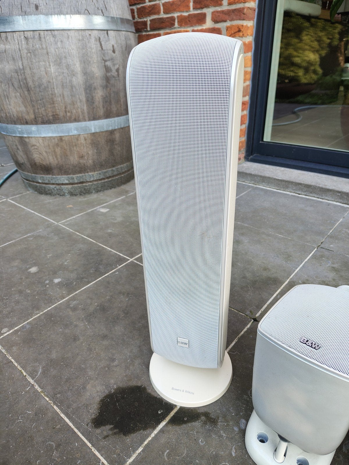 bowers and Wilkins, Ophalen