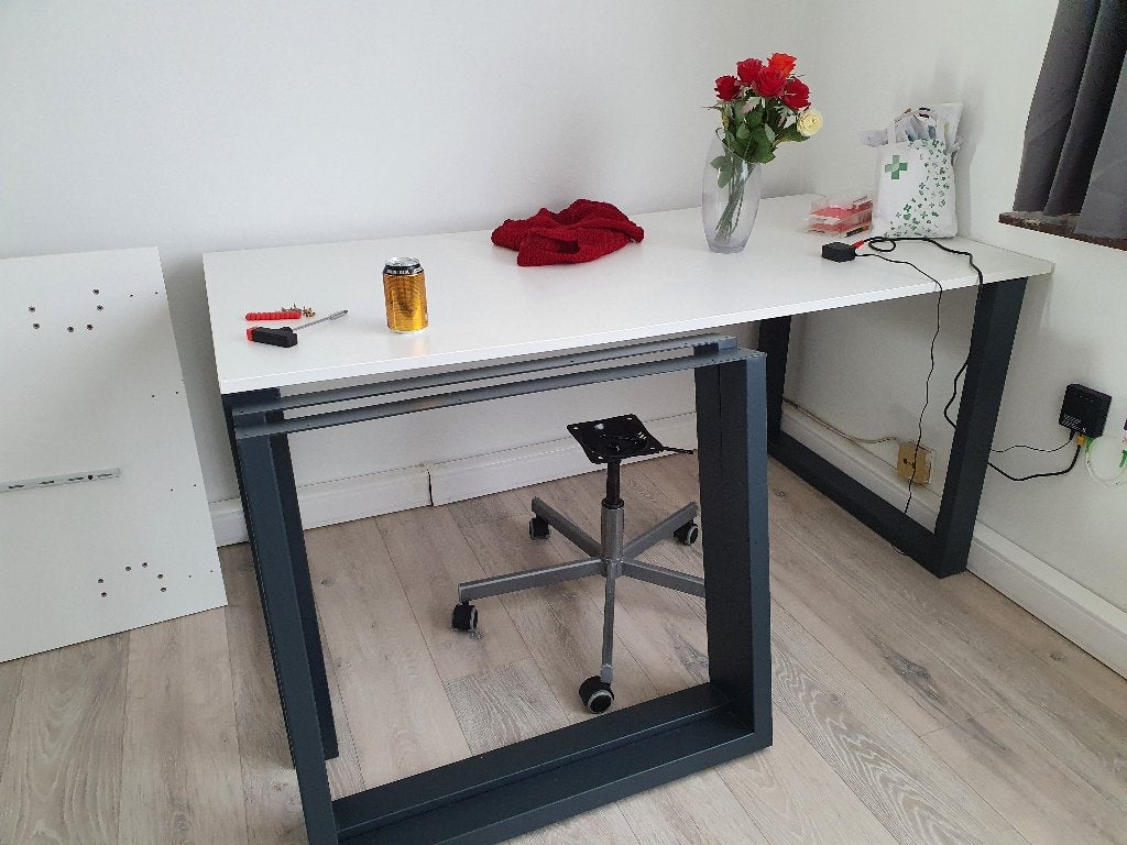 Bureau Ikea TROTTEN 60€ Pieds design en metal (non Ikea), Enlèvement, Utilisé, IKEA, Métal