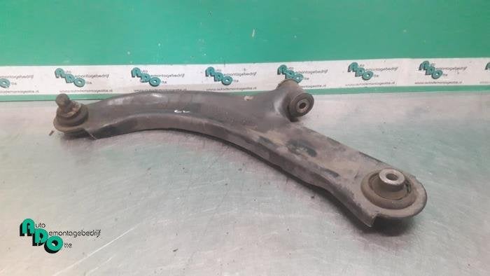 Bras de suspension avant gauche d'un Renault Clio (Clio 3 06, Renault, -, 3 mois de garantie, Utilisé