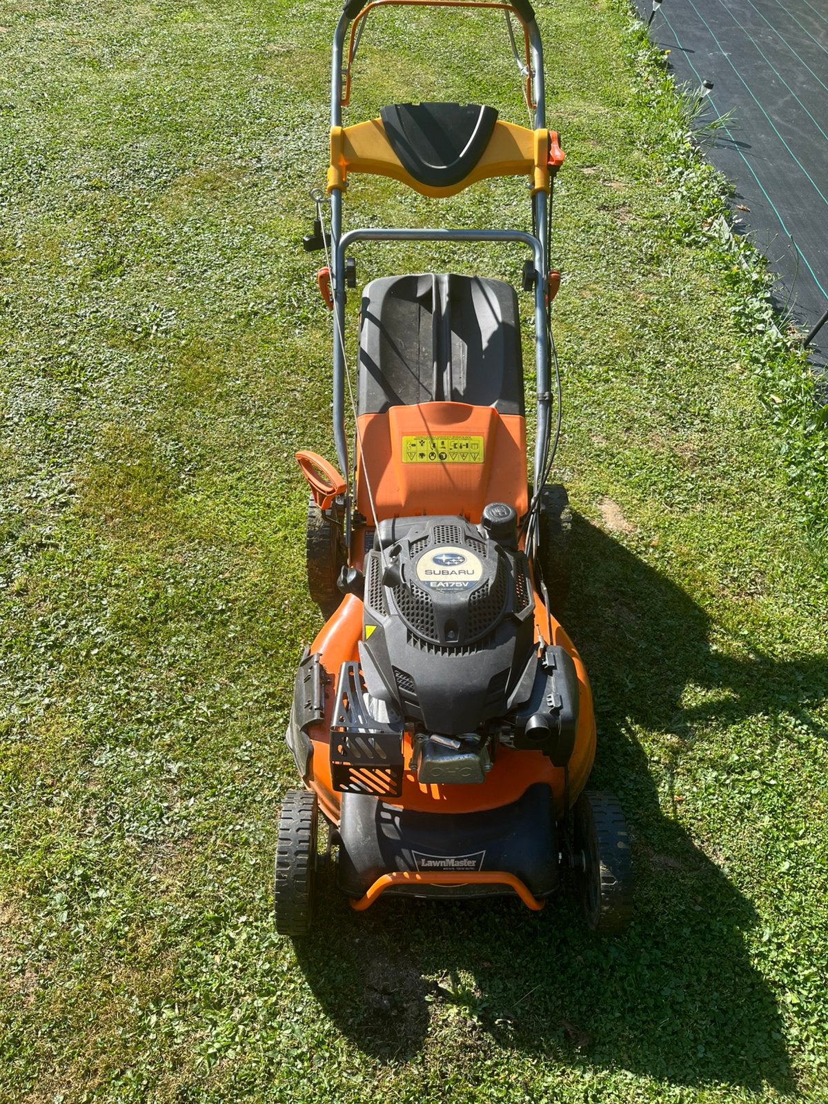 Tondeuse LawnMaster à essence 175cc – Très bon état, Enlèvement, Comme neuf, Sac de ramassage